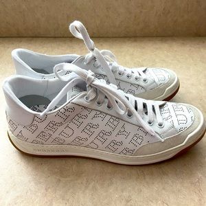 Burberry White Perforated Leather Timsbury Shoes, women’s 8, EUR 39